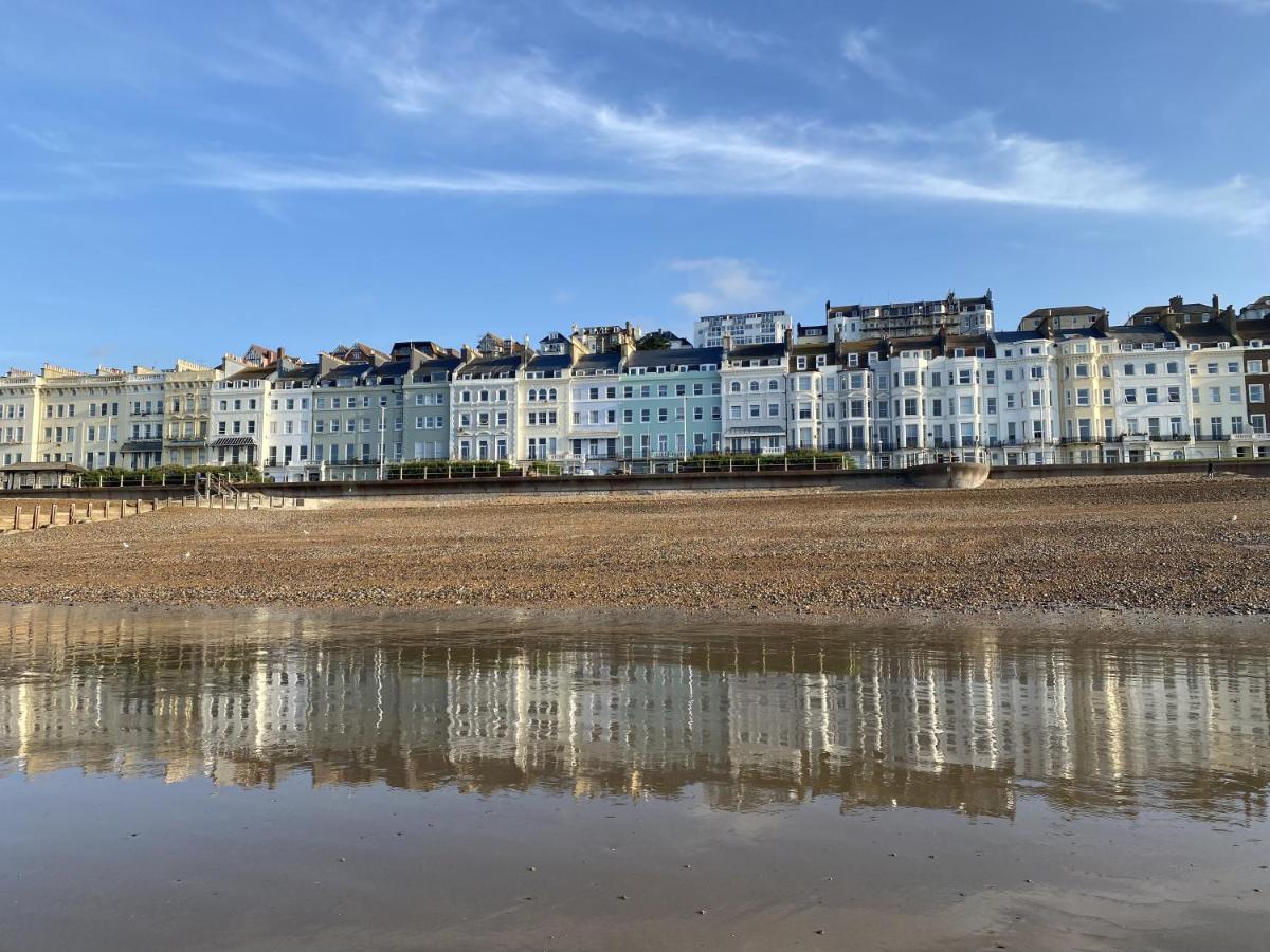 Seascape - 2 Bedroom Flat With Panoramic Sea Views *
