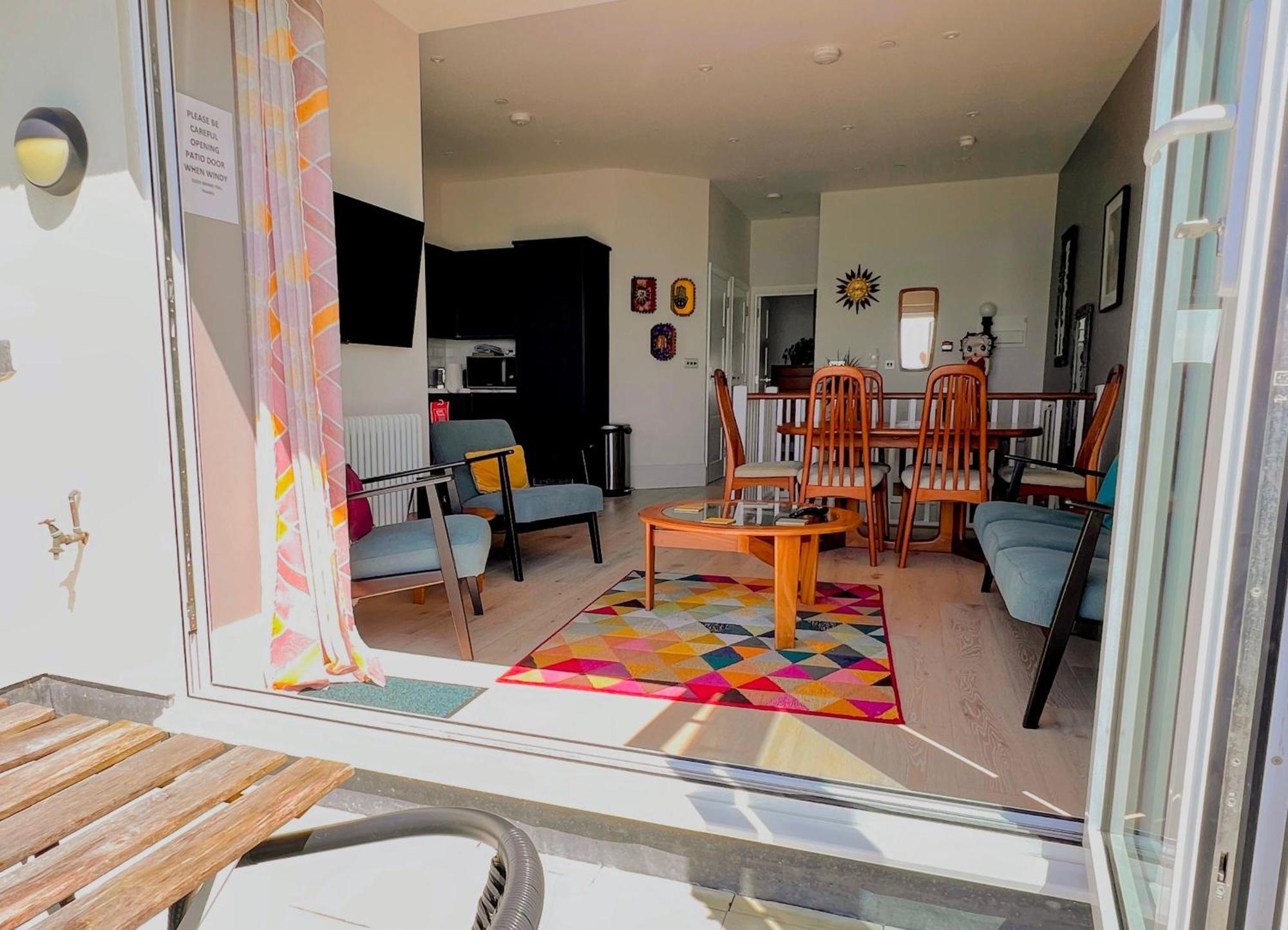 Seascape - 2 Bedroom Flat With Panoramic Sea Views