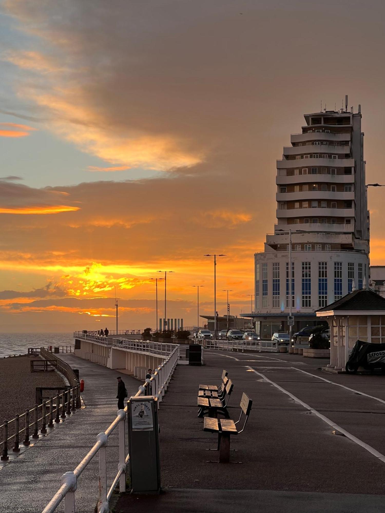 Seascape - 2 Bedroom Flat With Panoramic Sea Views
