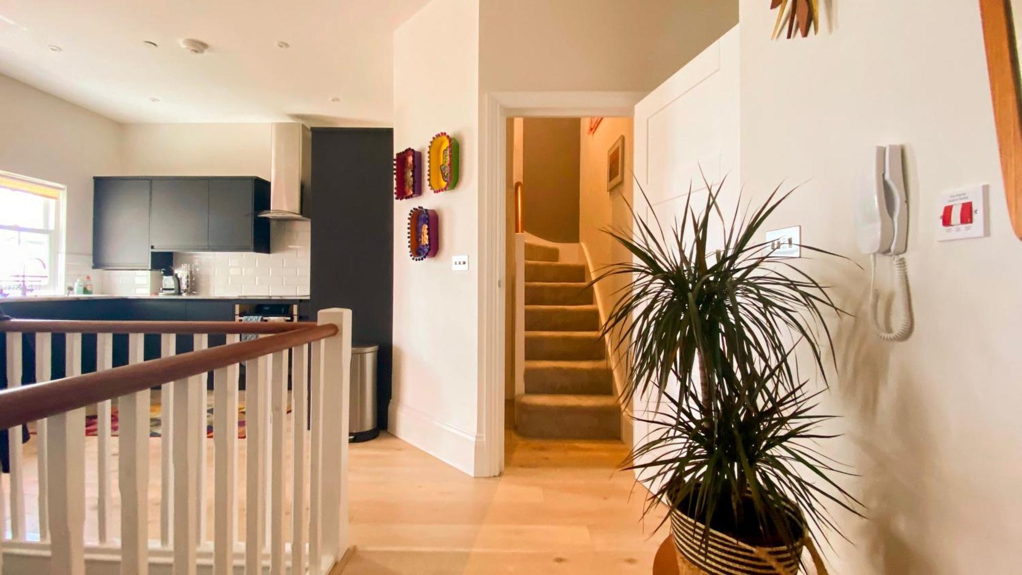 Seascape - 2 Bedroom Flat With Panoramic Sea Views